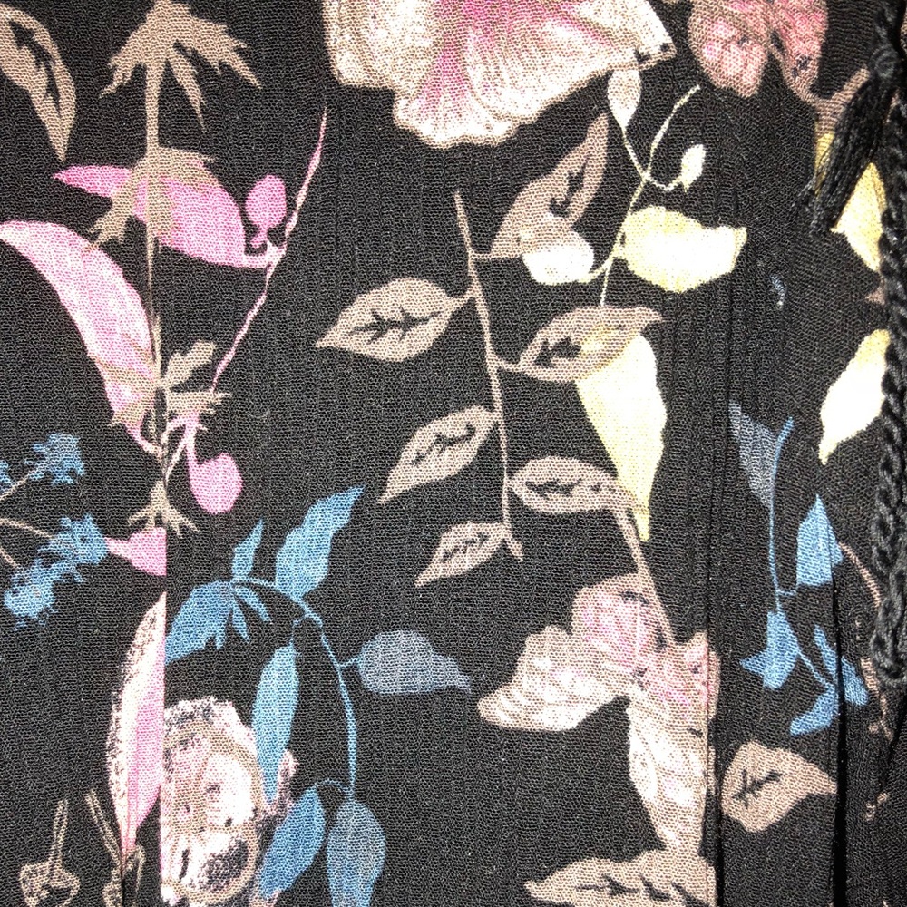 Black patterned top - Picture 3 of 3